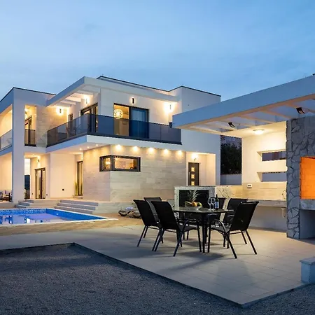 Lakeside Elegance 5 Bdr Daire Balatonberény