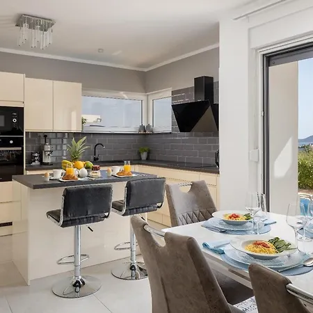 Lakeside Elegance 5 Bdr Balatonbereny