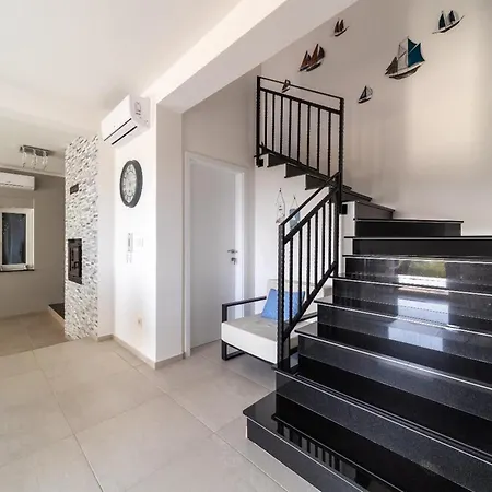 Lakeside Elegance 5 Bdr Daire Balatonberény