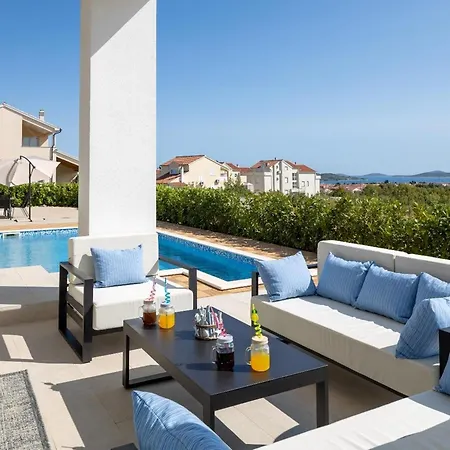 Daire Lakeside Elegance 5 Bdr *